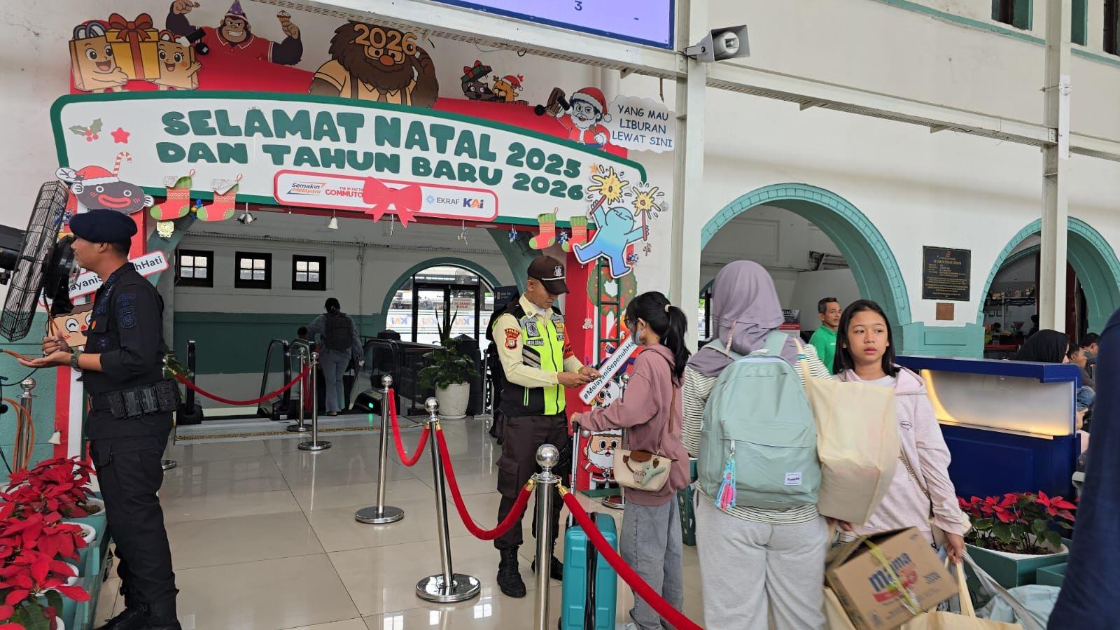 NATARU-Suasana-Stasiun-Pasarsenen-Senen-Jakarta-Pusat-pada-Minggu-412026.jpg
