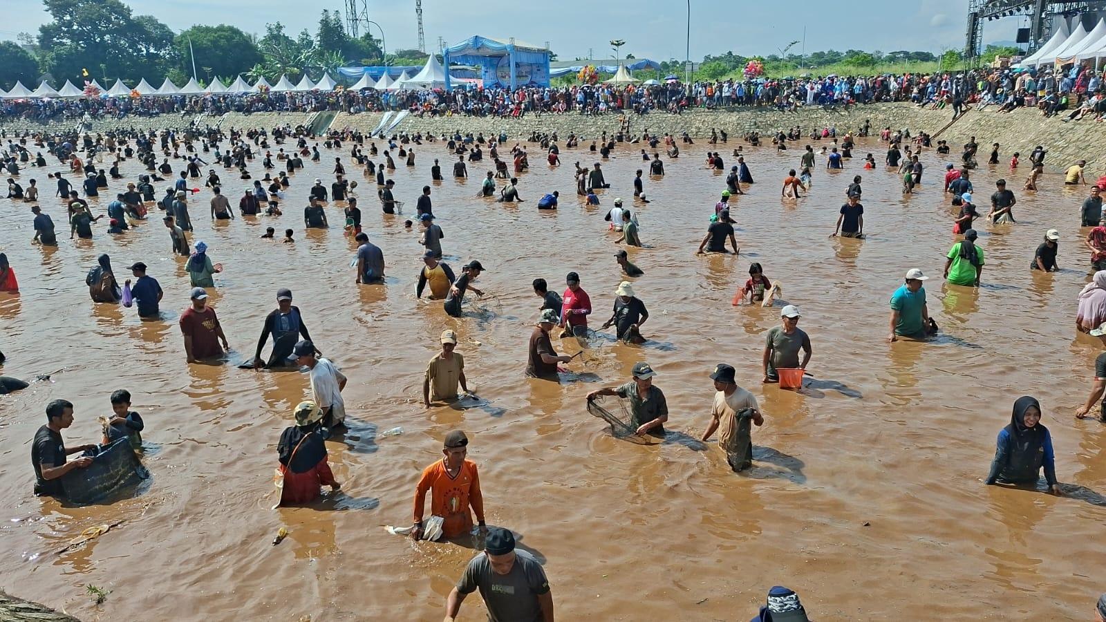 NGUBEK-EMPANG-DEPOK-Gelar.jpg