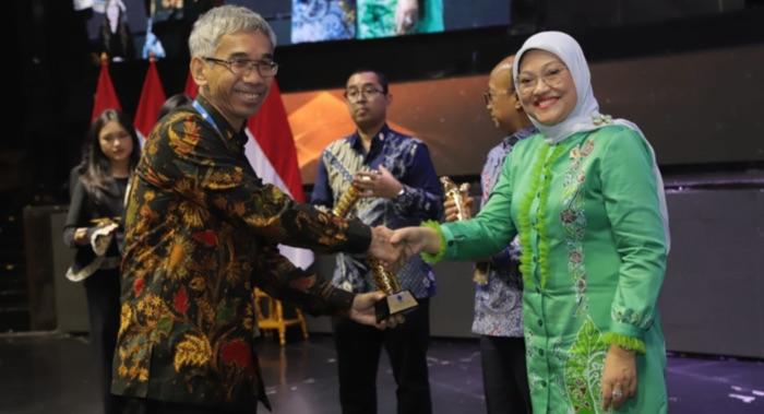 Produktivitas Meningkat Setelah Pandemi, LNK Sabet Penghargaan Paramakarya di Naker Awards 2023