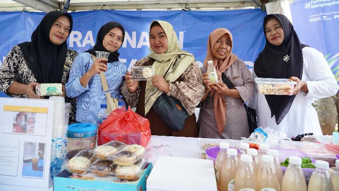 Nasabah-PNM-Mekaar-berjualan-di-stadion-saat-event-PNM-Liga-Nusantara-20242025.jpg