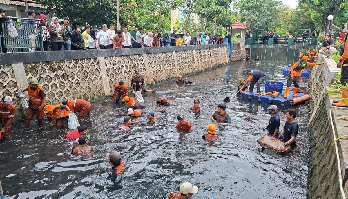 Berburu Cuan dari Hama Air di Jakarta, Petugas PPSU Raup Rp 5.000 per Kilogram Ikan Sapu-sapu