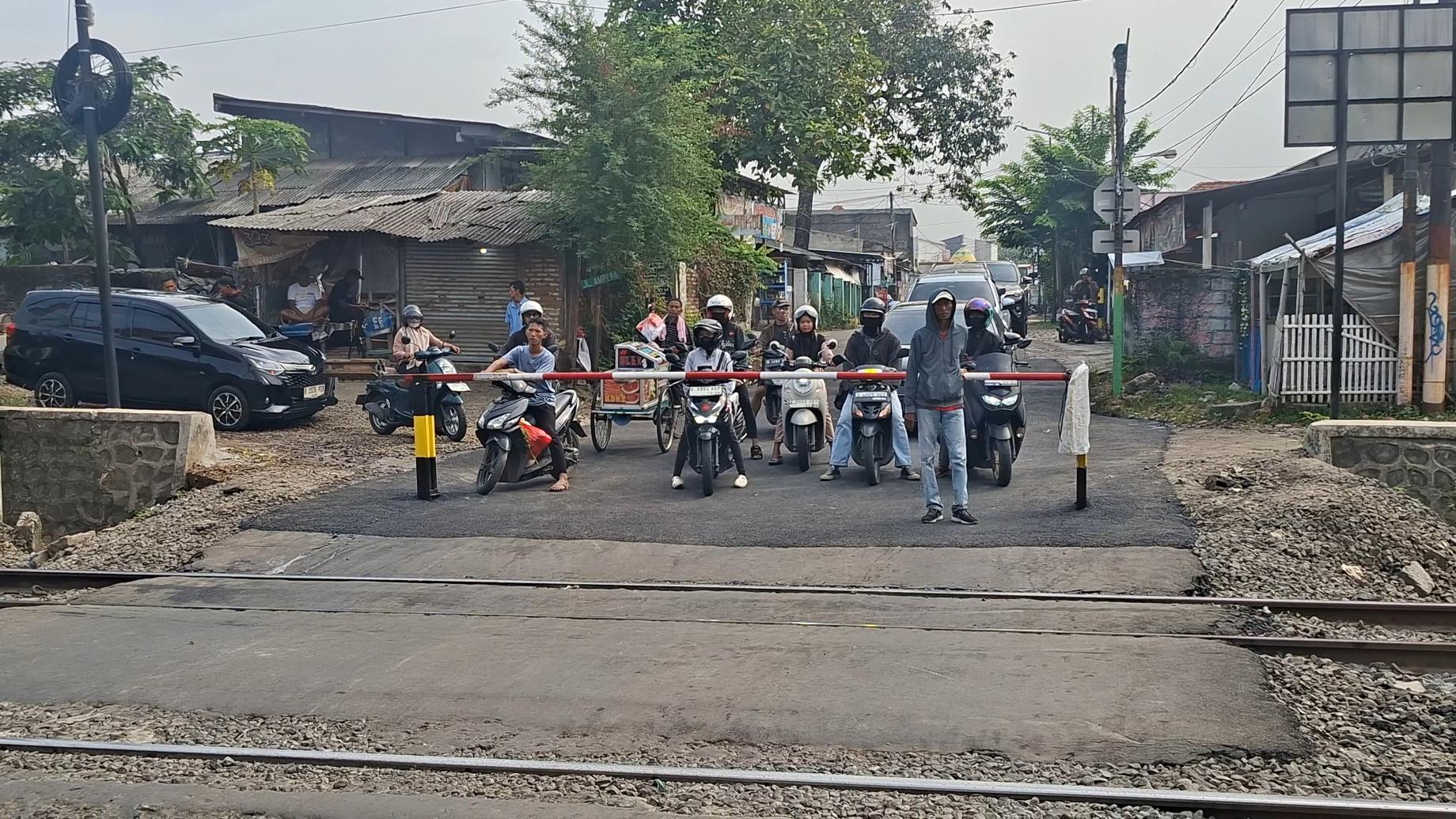 Pascatragedi KRL, Perlintasan Maut di Jalan Ampera Bekasi Kini Dipagari Palang Besi Permanen