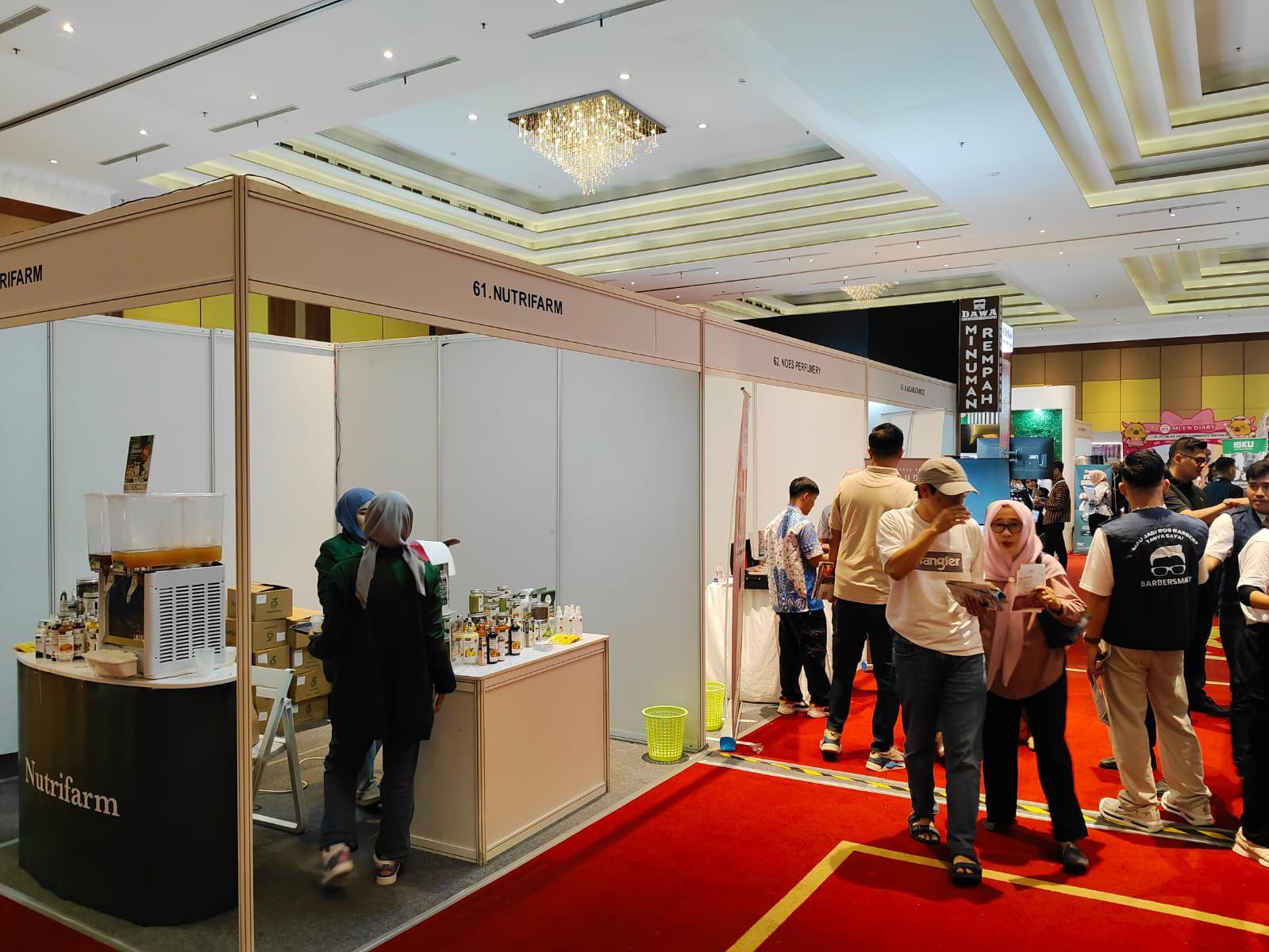 PAMERAN-BISNIS-Suasana-pameran-bisnis-Indone.jpg