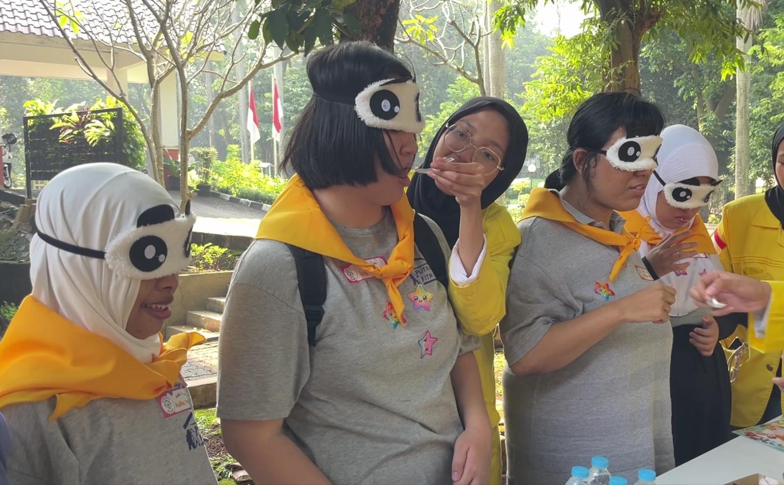 PENDIDIKAN-INKLUSIF-Sejumlah-mahasiswa-dalam-kegiatan-pengabdian-masyarakat.jpg