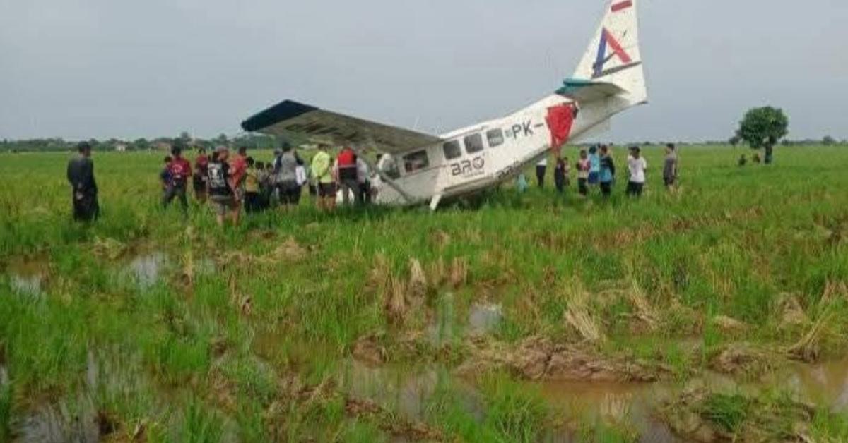 PESAWAT-Jatuh-karawang.jpg