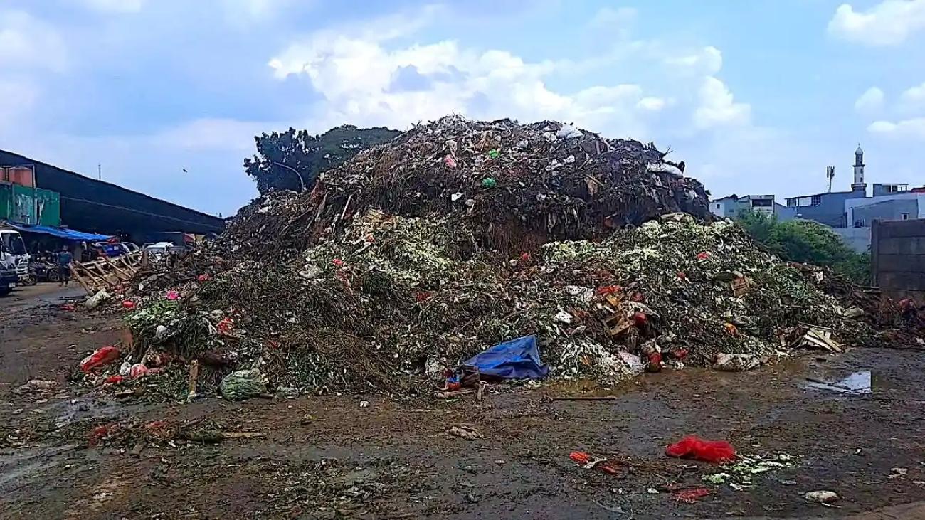 Jakarta Darurat Sampah: Gunung Limbah 6 Meter Hantui Kramat Jati, Gubernur Pramono Anung Buka Suara
