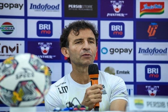 Pelatih-Persib-Bandung-Luis-Milla-beri-keterangan-pers-jelang-lawan-Persikabo-1973.jpg