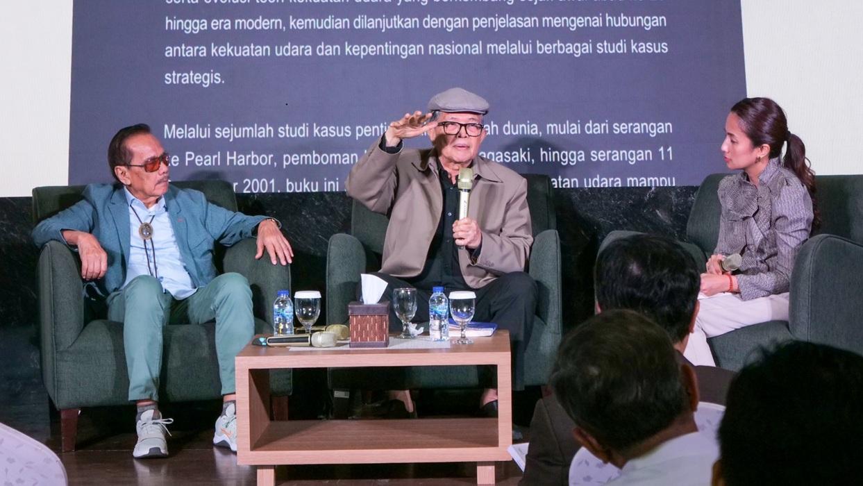 Peluncuran-buku-Chappy-Hakim.jpg