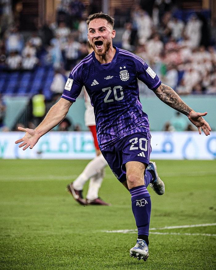 wartakota/Pemain-Argentina-Alexis-Mac-Allister-berhasil-membobol-gawang-Polandia.jpg