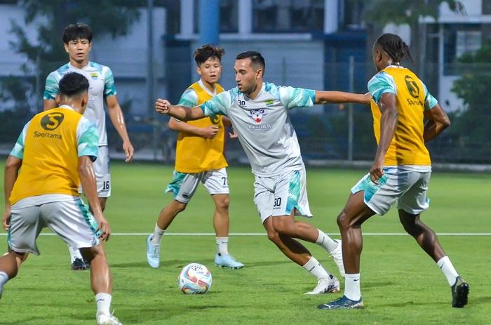 Pemain-Persib-Bandung-sedang-latihan-jelang-lawan-Arema-FC.jpg