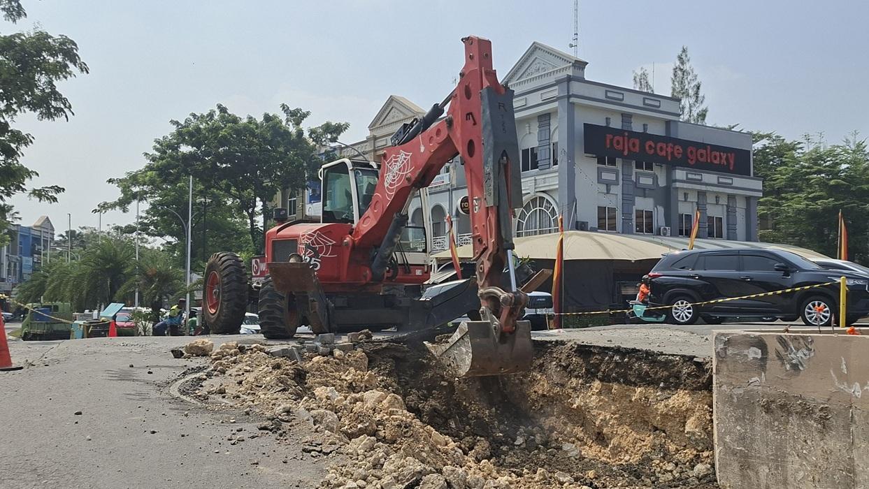 Jalan Grand Galaxy Dibongkar karena Tak Penuhi Standar Geometrik, Ini Penjelasan Pemkot Bekasi - Wartakotalive.com