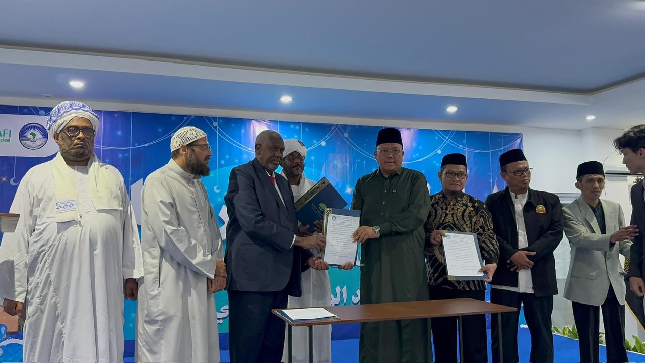 Penandatanganan-MOU-Pesantren-Al-Wafi-Depok-dengan-International-University-of-Africa.jpg