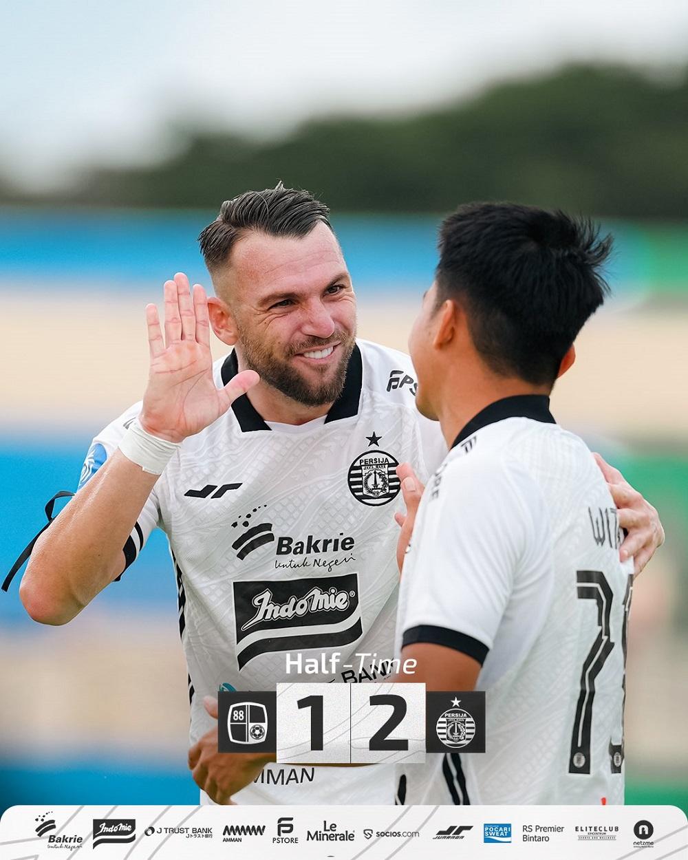 Persija-Jakarta-unggul-2-1-atas-Barito-Putera-pada-babak-pertama.jpg