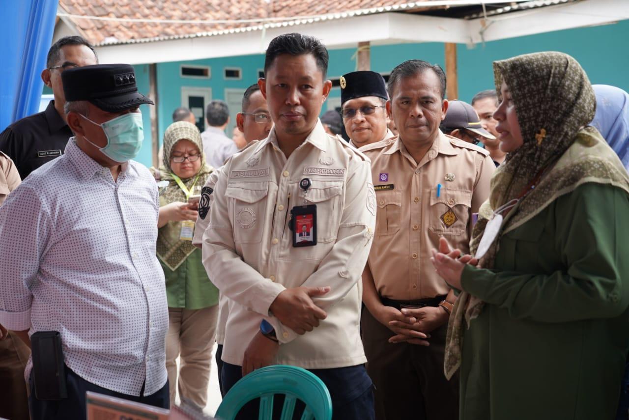 Pj-Bupati-BogorAsmawa-Tosepu-tengah-saat-ditemui-wartawan-Senin-2752024.jpg