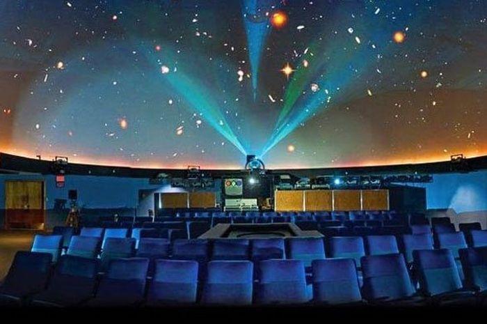 Planetarium-Jakarta-di-Taman-Ismail-Marzuki1.jpg