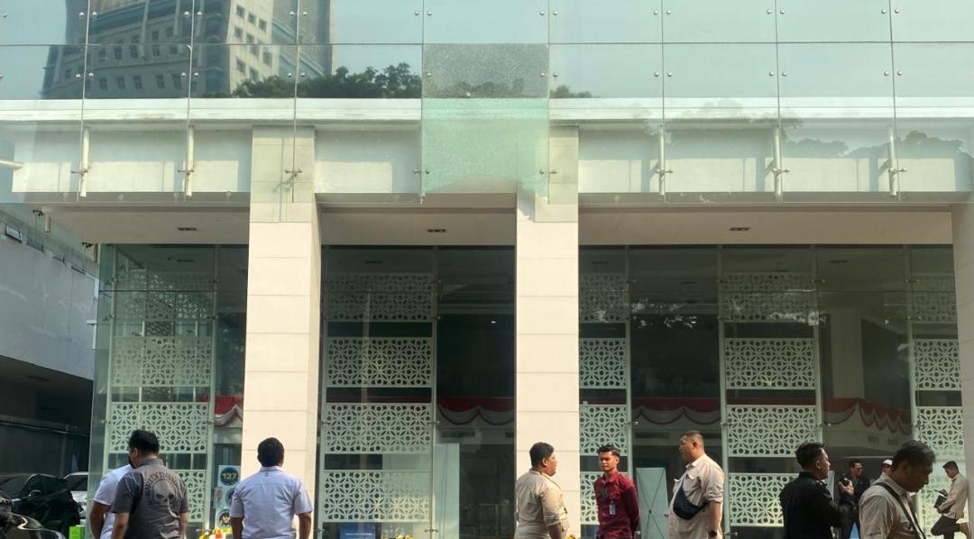 Kaca Kantor Badan Gizi Nasional Tiba-tiba Pecah, Polisi Olah TKP - Wartakotalive.com
