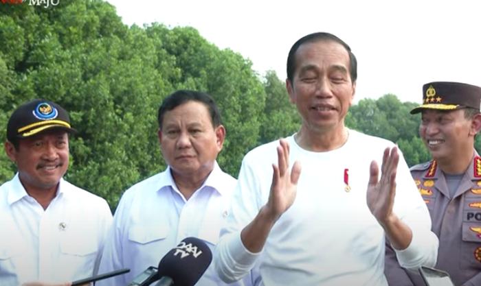 Presiden-Jokowi-jawab-soal-isu-Menteri-mencalonkan-diri-jadi-Presiden-di-samping-Prabowo-Subianto.jpg