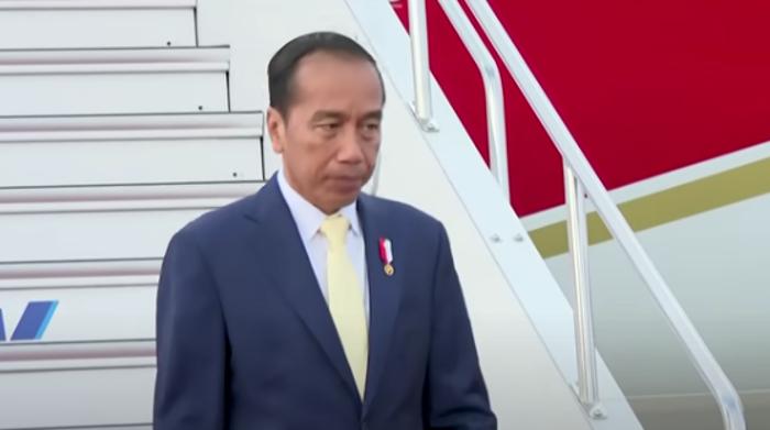 Presiden-Jokowi-pakai-dasi-kuning-saat-lawatan-ke-Jepang.jpg