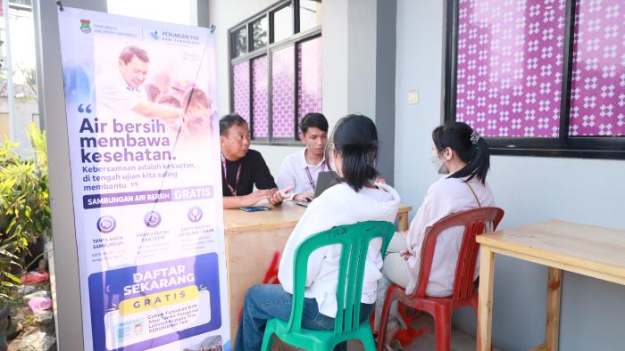 PERUMDAM TKR Gratiskan Sambungan Air bagi Warga Terdampak Kebakaran TPA Jatiwaringin - Wartakotalive.com