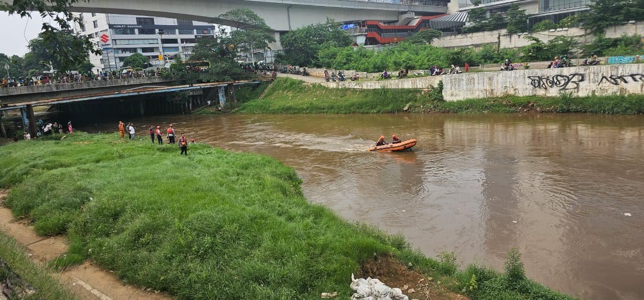 Proses-pencarian-remaja-laki-laki-berinisial-RA-13-yang-tenggelam.jpg
