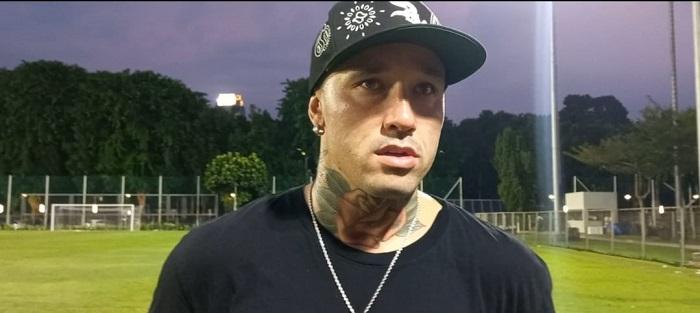 Radja-Nainggolan-saat-diwawancarai-usia-jalani-latihan-di-Lapangan-B-GBK-Senayan.jpg