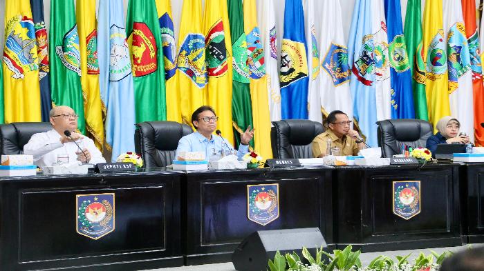 Mendagri Tito Karnavian Dorong Kepala Daerah Genjot Vaksinasi Polio