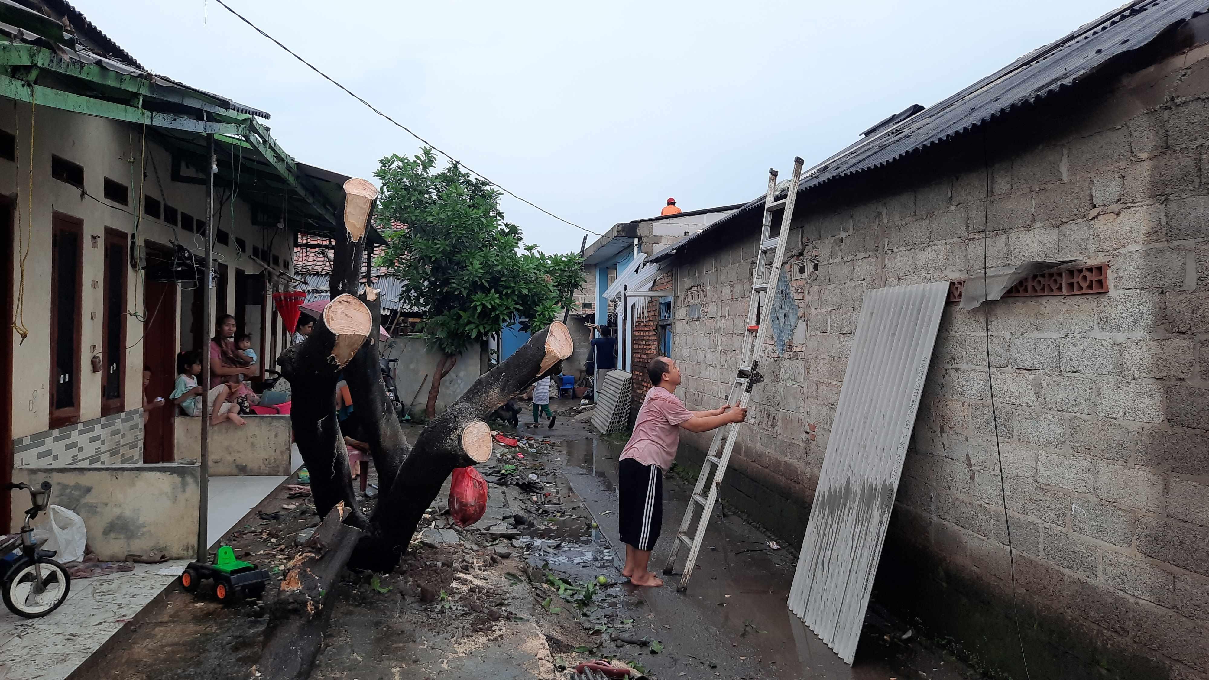 Ratusan Rumah di Tambun Bekasi Rusak Dihajar Angin Puting Beliung