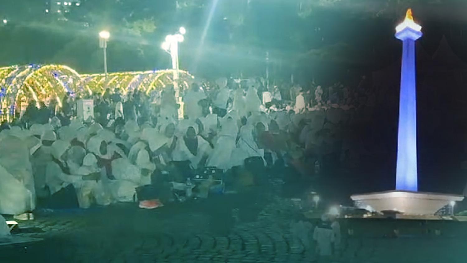 VIDEO Ribuan Orang Kompak Berbaju Putih Kumpul di Monas Ikuti Acara Muhasabah