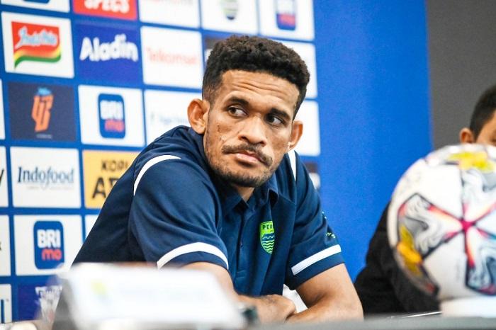Ricky-Kambuaya-dimainkan-saat-Persib-Bandung-melawan-Persis-Solo.jpg