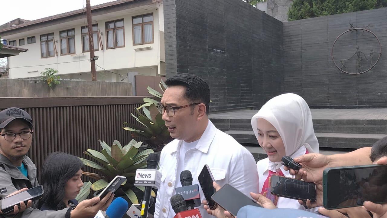 Ridwan-Kamil-di-rumahnya-kawasan-Ciumbuleuit-Cidadap-Kota-Bandung-Rabu-27112024.jpg