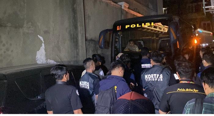 Polda Metro Geledah Ruko Cipete, Dokumen dan Komputer Disita - Wartakotalive.com