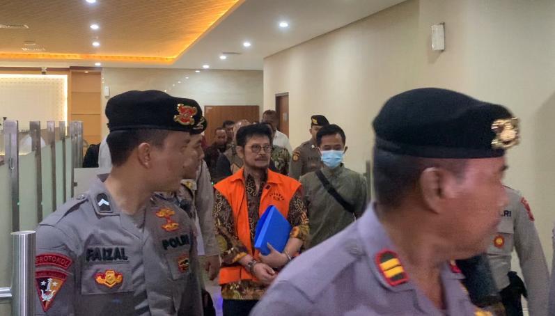 Rampung Diperiksa 8 Jam di Bareskrim, SYL dengan Tangan Diborgol: Saya Tanggung Jawab