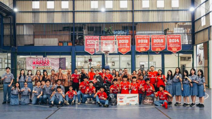 Satu-unit-Honda-Beat-diberikan-ke-SMA-Bukit-Sion.jpg