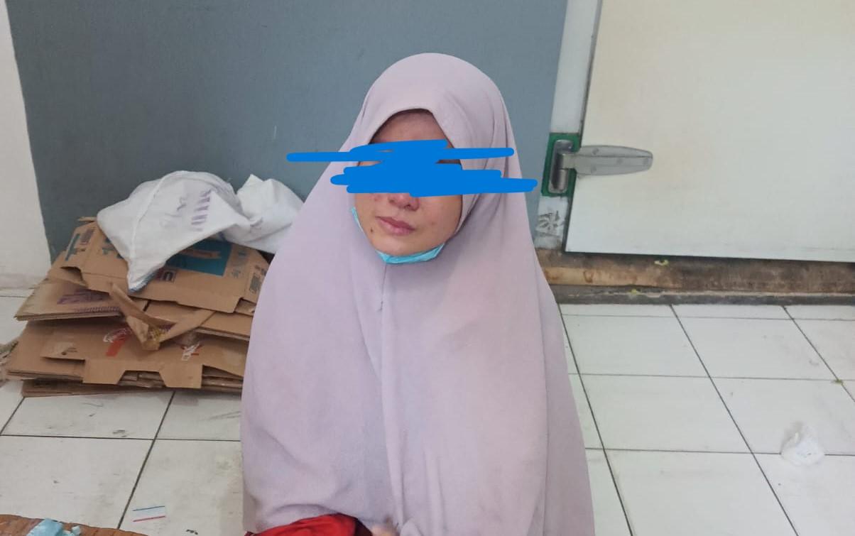 Seorang-ibu-3-anak-yakni-PL-44-yang-kedapatan-mencuri-telur.jpg