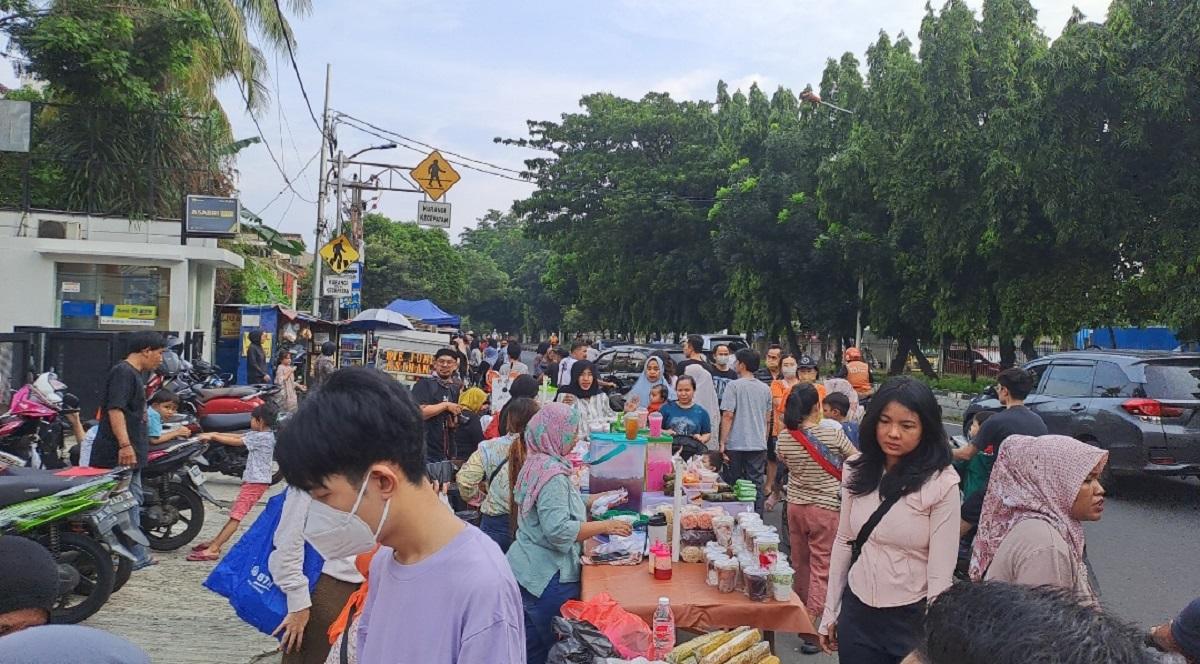 Jalan Panjang Jakbar Macet, Warga Kerumuni Pasar Takjil Ramadan