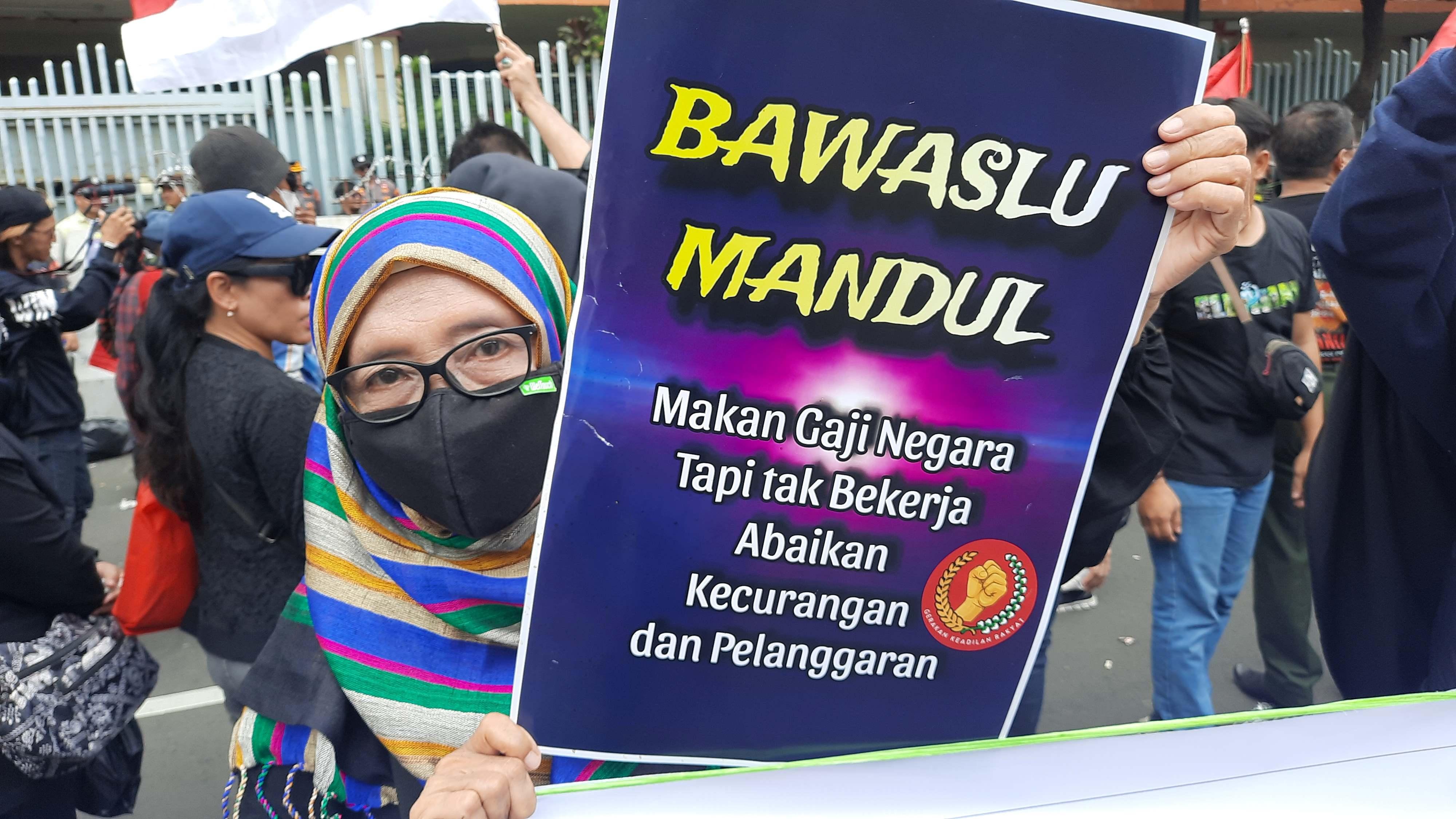 Nyaris Bentrok, Pendukung Ganjar-Mahfud MD yang Demo Diterima Bawaslu