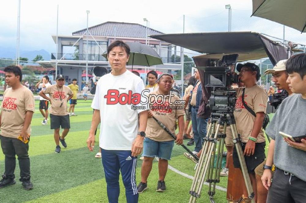 Shin-Tae-yong-jalani-sesi-syuting-cameo-film-Ghost-Soccer.jpg