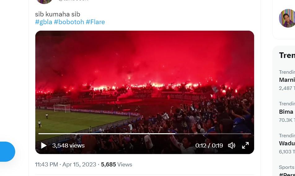 Bobotoh Penuhi Stadion Gelora Bandung Lautan Api dengan Asap Flare, Persib akan Dijatuhi Denda