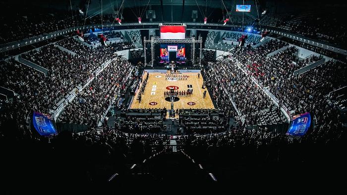 Suasana-Indonesia-Arena-Senayan-Jakarta-dipadati-penonton-saat-laga-final-Honda-DBL-seri-DKI-Jakarta.jpg