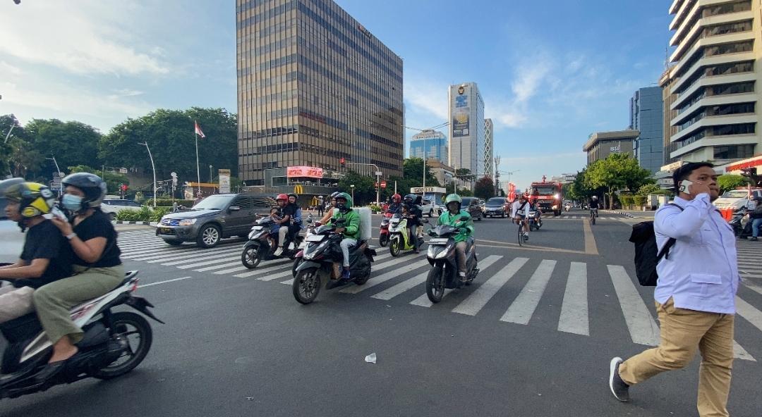Suasana-Jalan-MH-Thamrin-Tanah-Abang-Jakarta-Pusat-pada-Minggu-20102024-sore.jpg