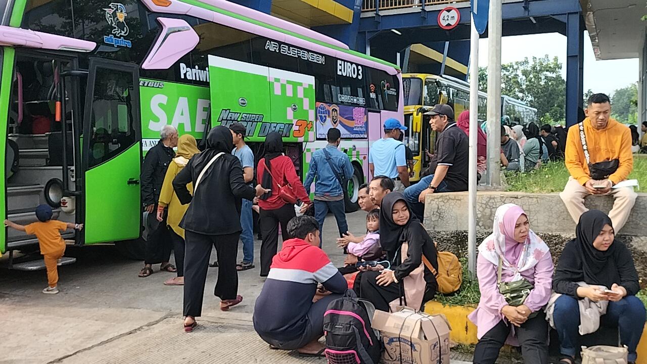 Suasana-Terminal-Jatijajar-Jatijajar-Depok-pada-Sabtu-642024.jpg