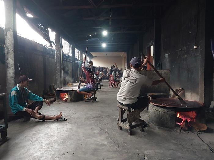 Cara Membuat Dodol Betawi yang Legit dan Kenyal Cukup dengan Empat Bahan Ini