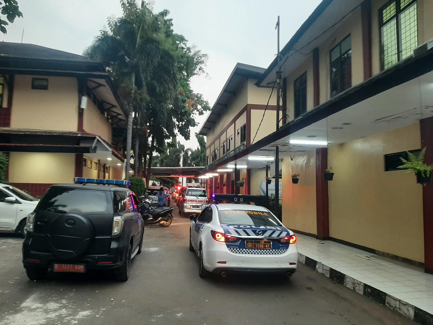 Suasana-kedatangan-3-jenazah-korban-jatuhnya-pesawat-di-BSD-Serpong.jpg