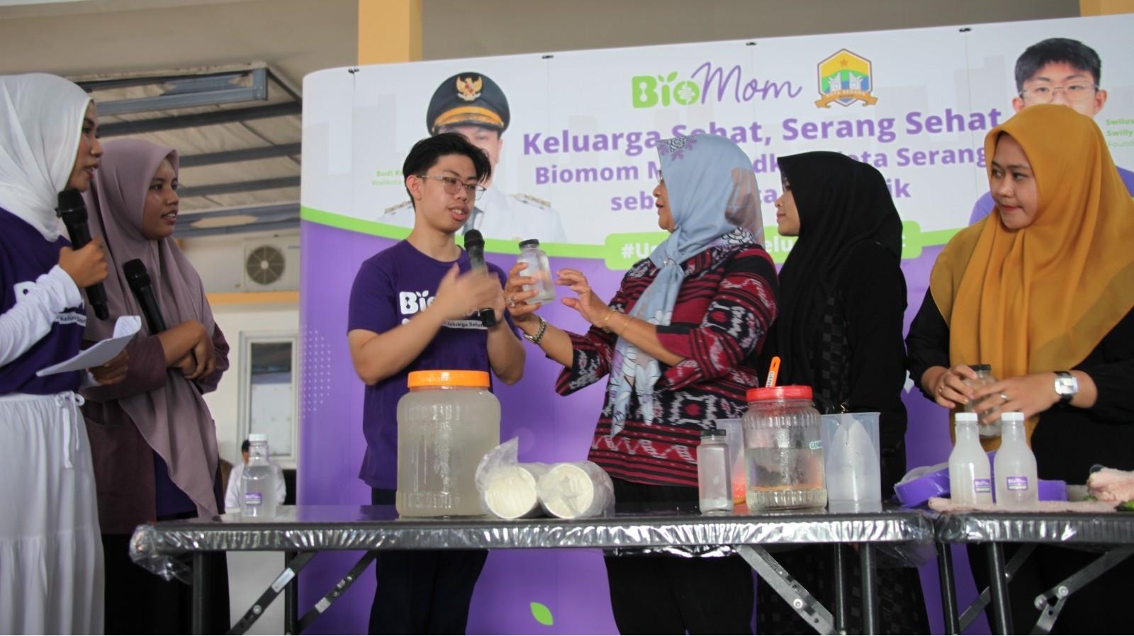 Swiluva-Sigalovada-Swilly-Sumardy-Ma-dalam-peluncuran-program-edukasi-kesehatan.jpg
