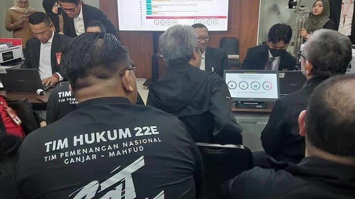 wartakota/TPN-Ganjar-Mahfud-tiba-di-MK-Jakarta-pada-Sabtu-2332024.jpg