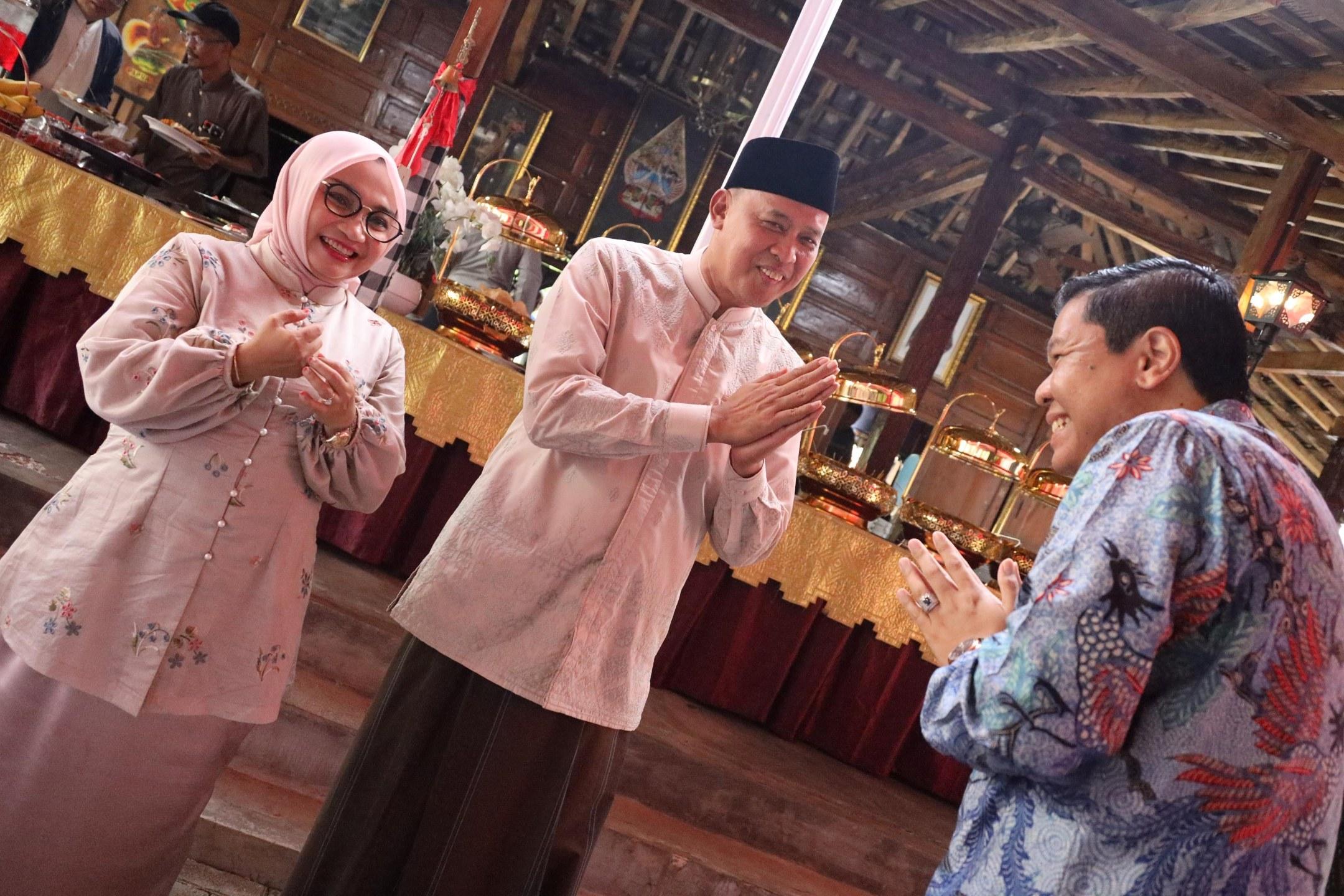 wartakota/TRI-OPEN-HOUSE-Wali-Kota-Bekasi-Tri-Adhianto-menggelar-open-hou.jpg