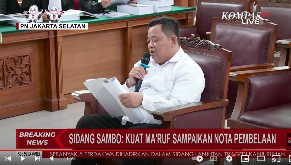 Terdakwa-Kuat-Maruf-membacakan-pleidoinya-dalam-sidang.jpg
