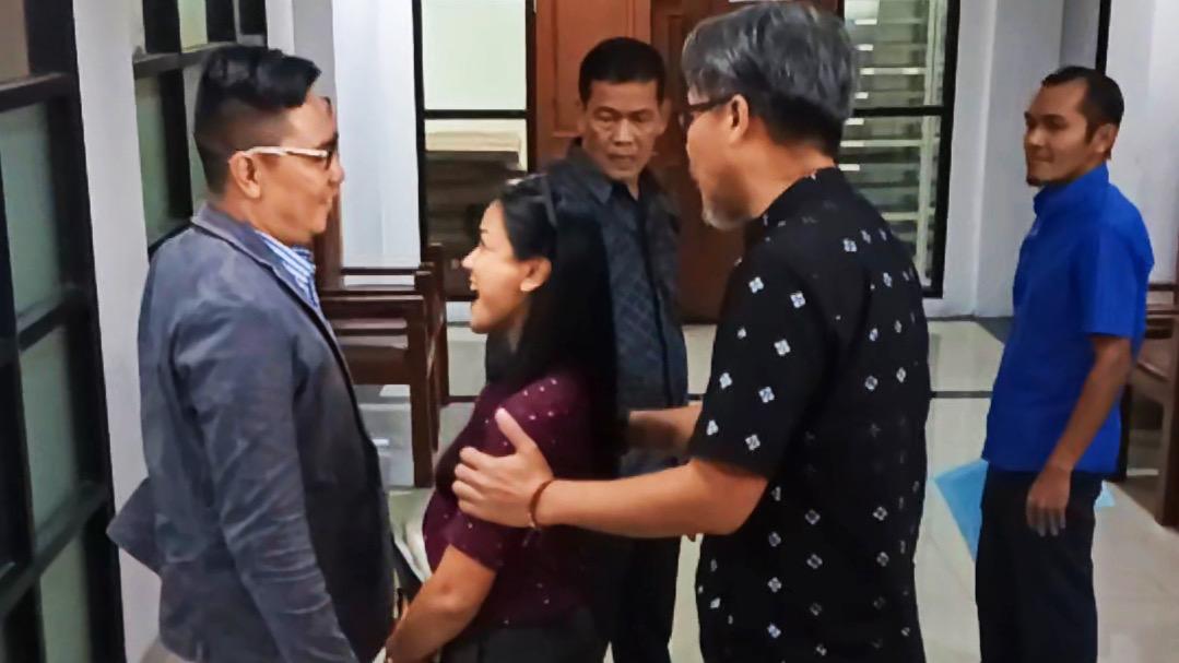 Nirina Zubir Ribut dengan Pengacara Riri Khasmita Usai Sidang di PTUN, Apa Masalahnya?