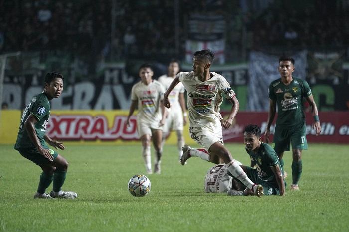 Thomas Doll Dedikasikan Kemenangan Persija atas Persebaya untuk Mohamad Prapanca yang Sedang Berduka