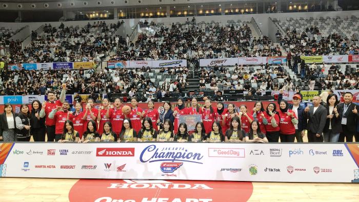 Tim-basket-putri-SMA-Jubilee-berhasil-raih-trofi-juara-DBL-Jakarta-2025.jpg